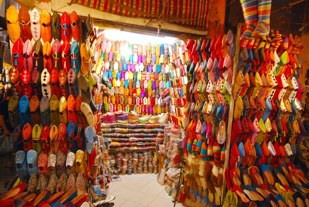 1280px-Colourful_shoes_in_Marrakech